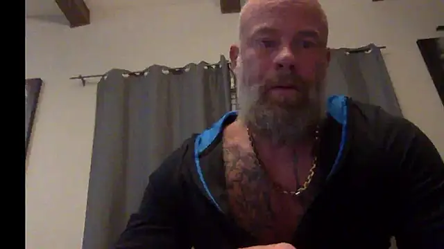 Snapshot of Muscledick40 chatting on 14, 10, 2025 Muscledick40 online show from 14, 10, 2025