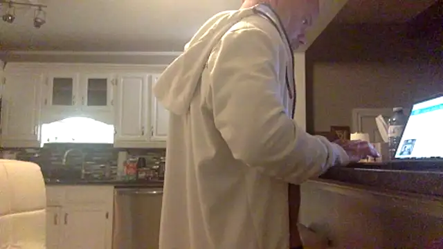 Snapshot of Muscledick40 chatting on 3, 2, 2026 Muscledick40 online show from 3, 2, 2026