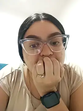 Mia glow  online show from 15, 10, 2025