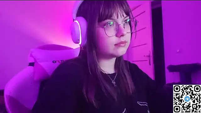 Snapshot of KristiBloom chatting on 14, 12, 2025 KristiBloom online show from 14, 12, 2025