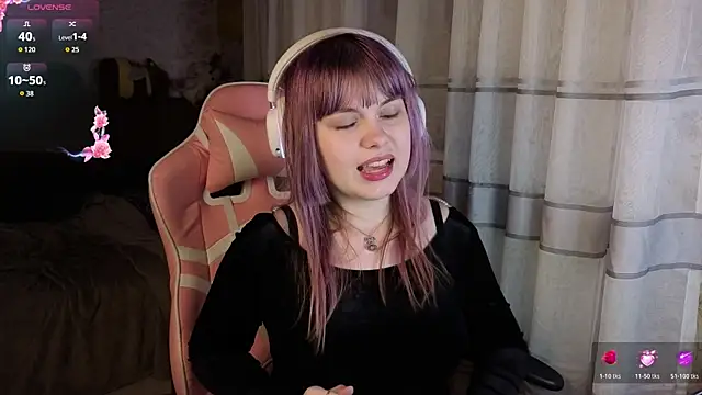 Snapshot of KristiBloom chatting on 8, 3, 2026 KristiBloom online show from 8, 3, 2026