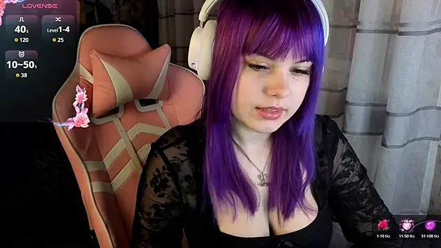 Snapshot of KristiBloom chatting on 5, 4, 2026 KristiBloom online show from 5, 4, 2026