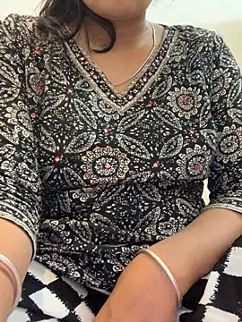 Snapshot of bindiyarani01 chatting on 1, 11, 2025 bindiyarani01 online show from 1, 11, 2025