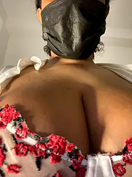 Monica  Bellucci   online show from 8, 11, 2025