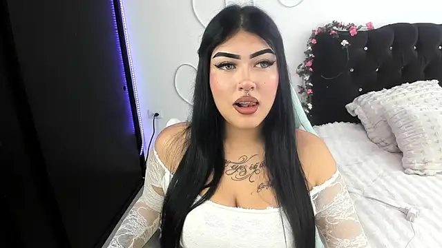 hollycute   online show from 1, 4, 2026