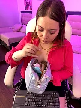 kattee adams online show from 5, 12, 2025