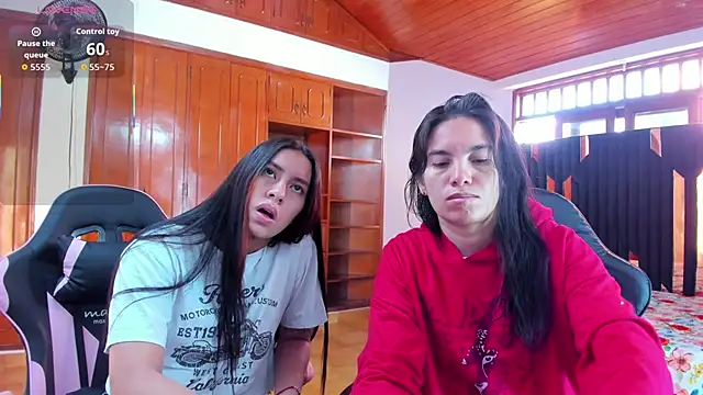 Sofy and Mia online show from 22, 12, 2025