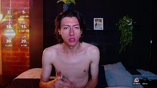 Snapshot of camerongrey chatting on 21, 10, 2025 camerongrey online show from 21, 10, 2025