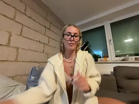 goddesemiiyy online show from 8, 2, 2026