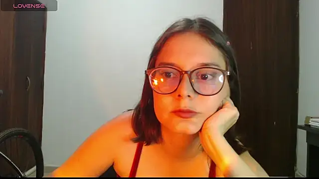 Snapshot of CarlaLorez chatting on 15, 10, 2025 CarlaLorez online show from 15, 10, 2025