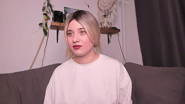 Snapshot of ShyBunny1 chatting on 8, 10, 2025 ShyBunny1 online show from 8, 10, 2025