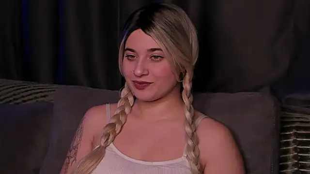 Snapshot of ShyBunny1 chatting on 11, 10, 2025 ShyBunny1 online show from 11, 10, 2025