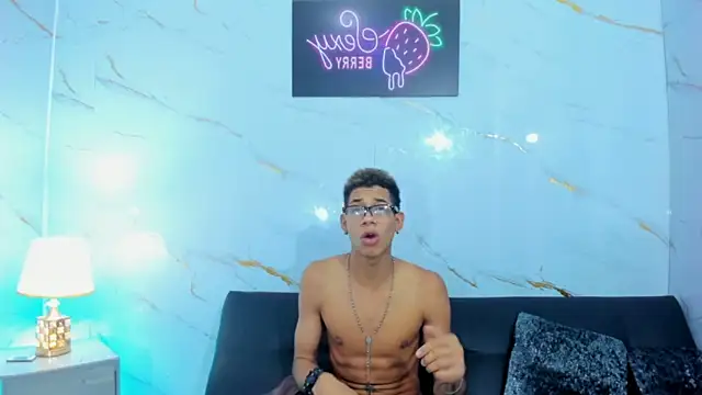 Snapshot of Little_nicoll chatting on 23, 2, 2026 Little nicoll online show from 23, 2, 2026