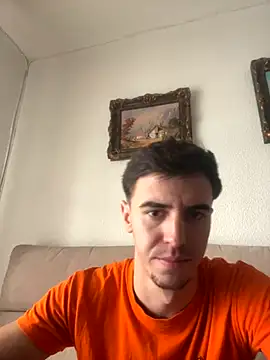 Snapshot of suarezz_ chatting on 12, 10, 2025 suarezz  online show from 12, 10, 2025