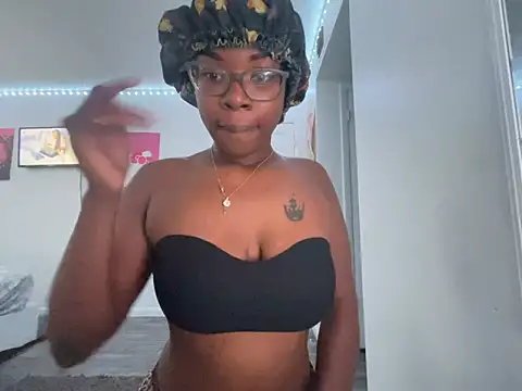 Snapshot of twerkaholic120 chatting on 21, 10, 2025 twerkaholic120 online show from 21, 10, 2025