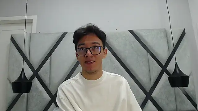 Austin Reeds online show from 18, 10, 2025