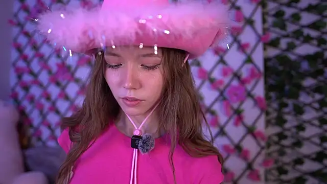 Petite Polly online show from 7, 11, 2025