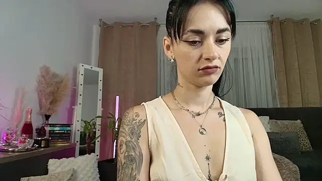 Snapshot of JacquelineHex chatting on 12, 7, 2026 JacquelineHex online show from 12, 7, 2026