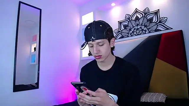 Emo Boy  online show from 14, 1, 2026