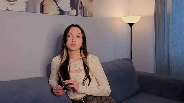 SylviaHamilton online show from 10, 10, 2025