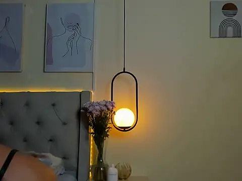 Chloe Celeste online show from 21, 11, 2025