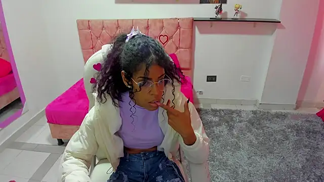 Snapshot of thianahorny chatting on 3, 3, 2026 thianahorny online show from 3, 3, 2026