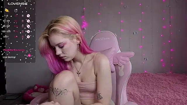 myprettylola online show from 10, 5, 2026
