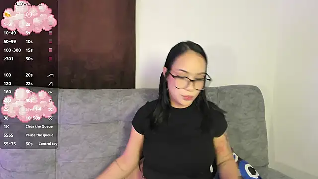 Kari Ruiz  online show from 17, 4, 2026