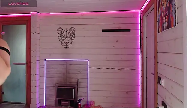 Snapshot of CandyBunie chatting on 6, 2, 2026 CandyBunie online show from 6, 2, 2026