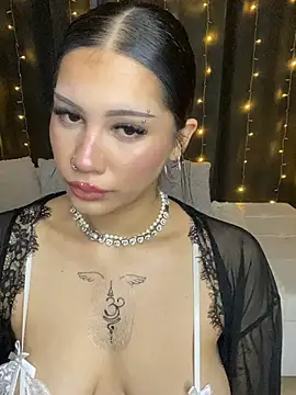 LoraShines online show from 21, 5, 2026