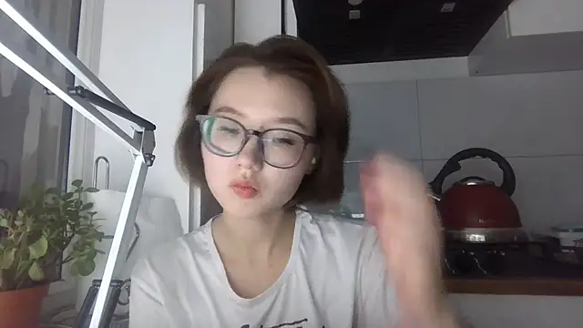 LilyTaylors online show from 17, 10, 2025