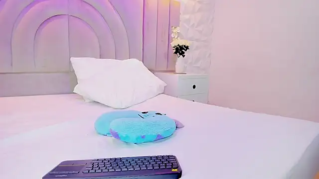 Snapshot of rebeca_brown_ chatting on 14, 1, 2026 rebeca brown online show from 14, 1, 2026