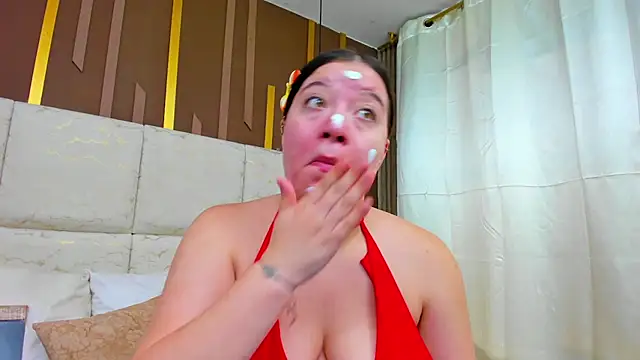 Snapshot of AmbarGills chatting on 15, 4, 2026 AmbarGills online show from 15, 4, 2026