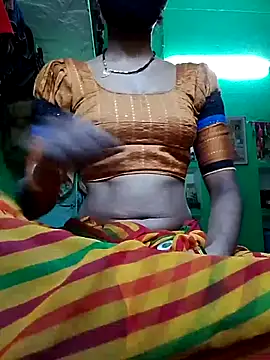 Snapshot of nainshilodhi28 chatting on 8, 11, 2025 nainshilodhi28 online show from 8, 11, 2025