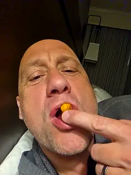 Snapshot of akstr8 chatting on 27, 3, 2026 akstr8 online show from 27, 3, 2026