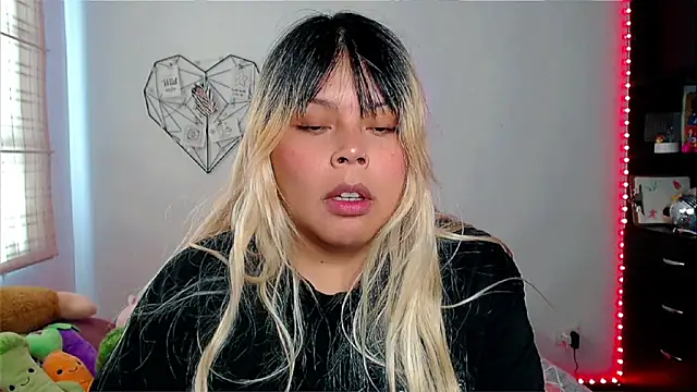 Snapshot of EllieMoonX chatting on 17, 11, 2025 EllieMoonX online show from 17, 11, 2025