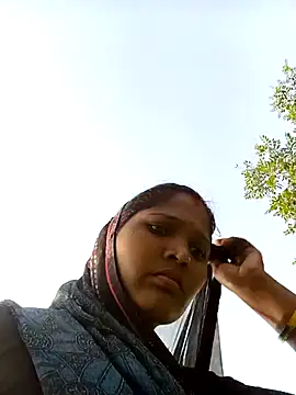 Hot hat online show from 19, 10, 2025