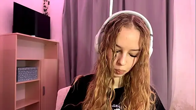 LunaCrave online show from 15, 10, 2025