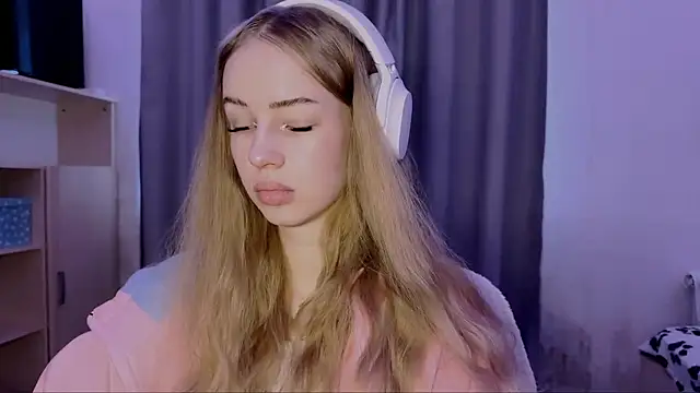 LunaCrave online show from 27, 10, 2025