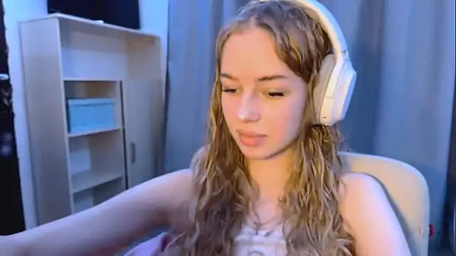 LunaCrave online show from 4, 11, 2025