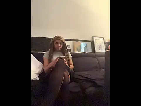 luziaaa92 online show from 13, 10, 2025