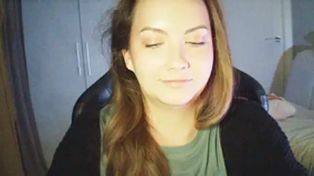 MoodieMira online show from 12, 4, 2026