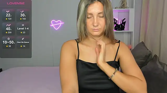 Snapshot of NikkiKiss__ chatting on 21, 10, 2025 NikkiKiss online show from 21, 10, 2025