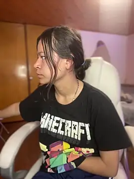 Ninfa pink online show from 15, 12, 2025