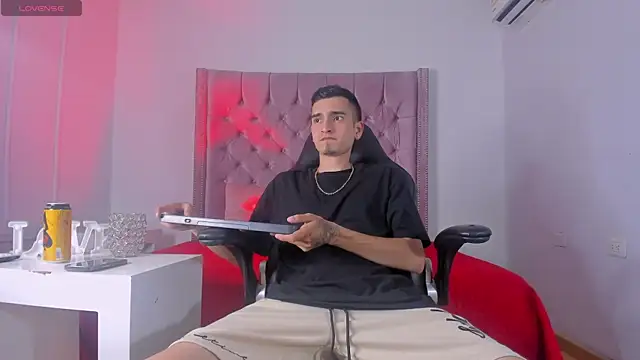 Snapshot of Ethan_Boy_ chatting on 13, 10, 2025 Ethan Boy online show from 13, 10, 2025