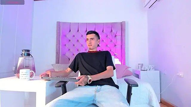 Snapshot of Ethan_Boy_ chatting on 14, 10, 2025 Ethan Boy online show from 14, 10, 2025