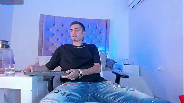 Snapshot of Ethan_Boy_ chatting on 17, 10, 2025 Ethan Boy online show from 17, 10, 2025