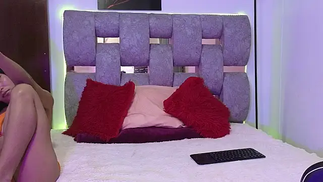 Snapshot of alix_kitty chatting on 19, 11, 2025 alix kitty online show from 19, 11, 2025