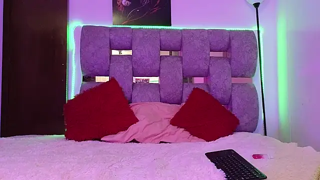 Snapshot of alix_kitty chatting on 15, 12, 2025 alix kitty online show from 15, 12, 2025