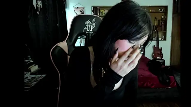 Maki Zein  online show from 25, 4, 2026